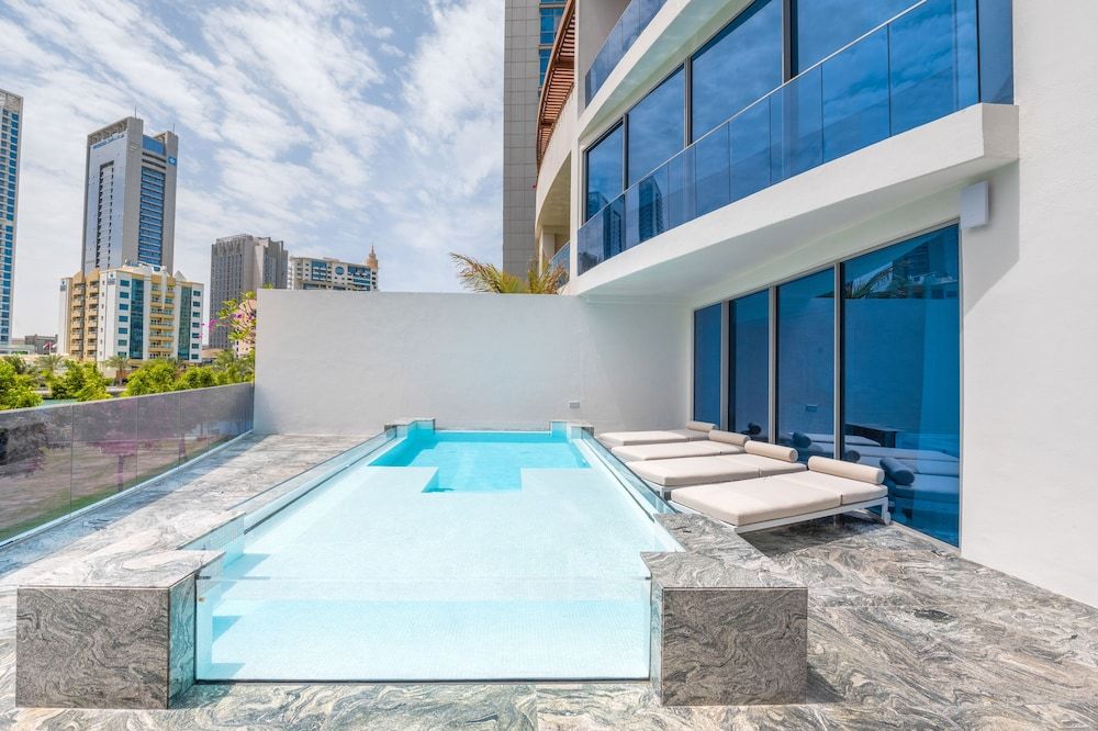 Luxe Dubai Marina 3Flr 4BR w Pool Sauna
