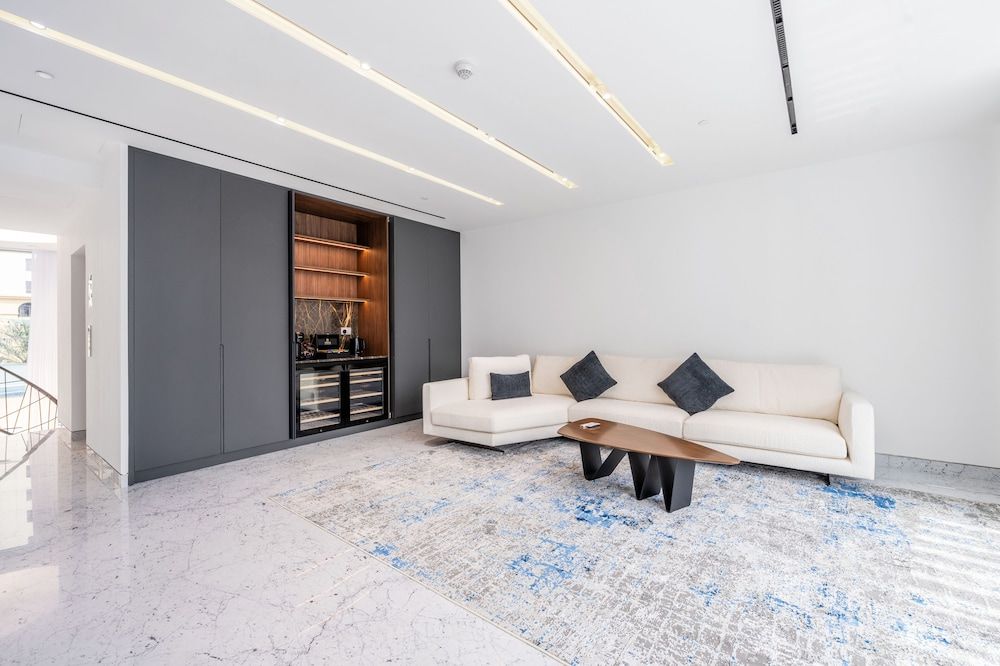 Luxe Dubai Marina 3Flr 4BR w Pool Sauna
