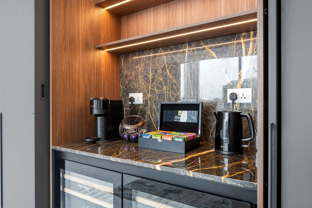 Luxe Dubai Marina 3Flr 4BR w Pool Sauna