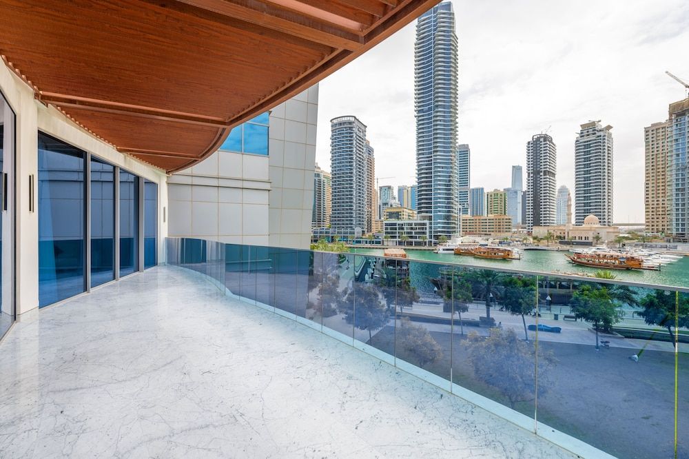Luxe Dubai Marina 3Flr 4BR w Pool Sauna