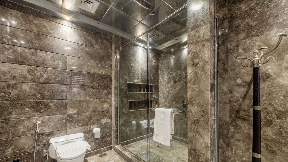 Manzil - Signature 6BR Pool Villa in Palm Jumeirah