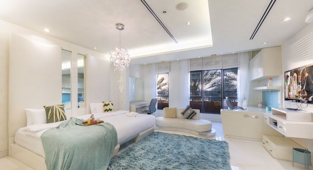 Manzil - Signature 6BR Pool Villa in Palm Jumeirah