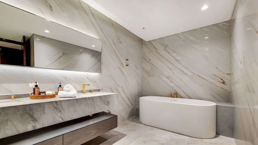Manzil - 2BR | FIVE Palm | Pool & Beach Access