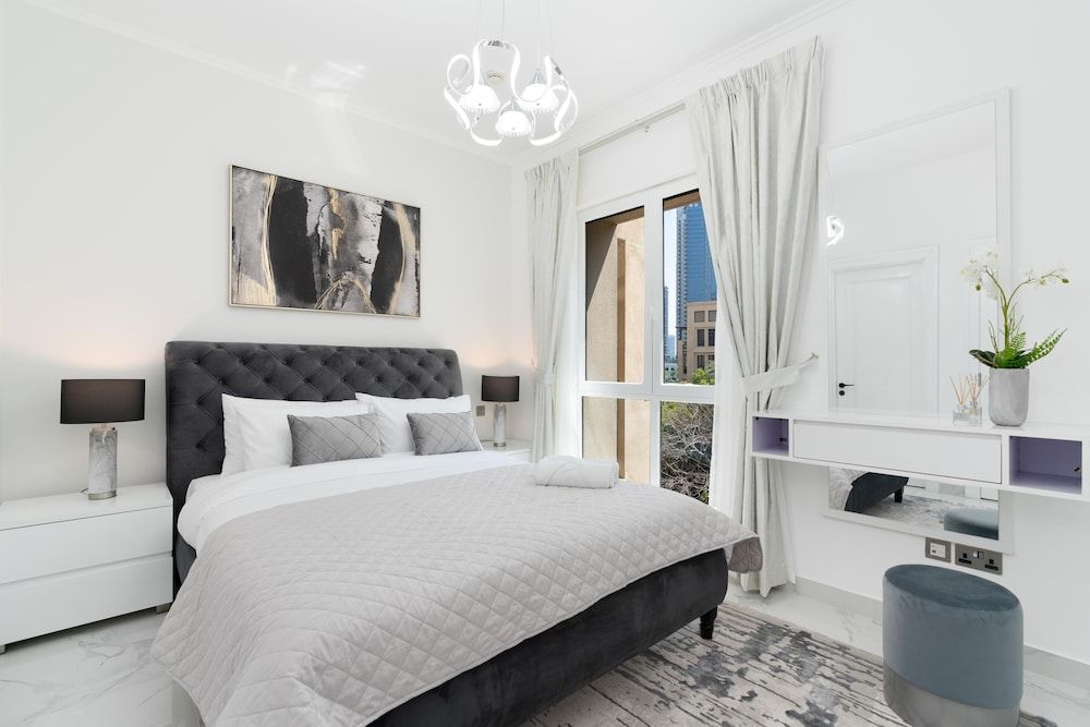 Whitesage - Fully Renovated Spacious 2BR Apt. with Burj Views
