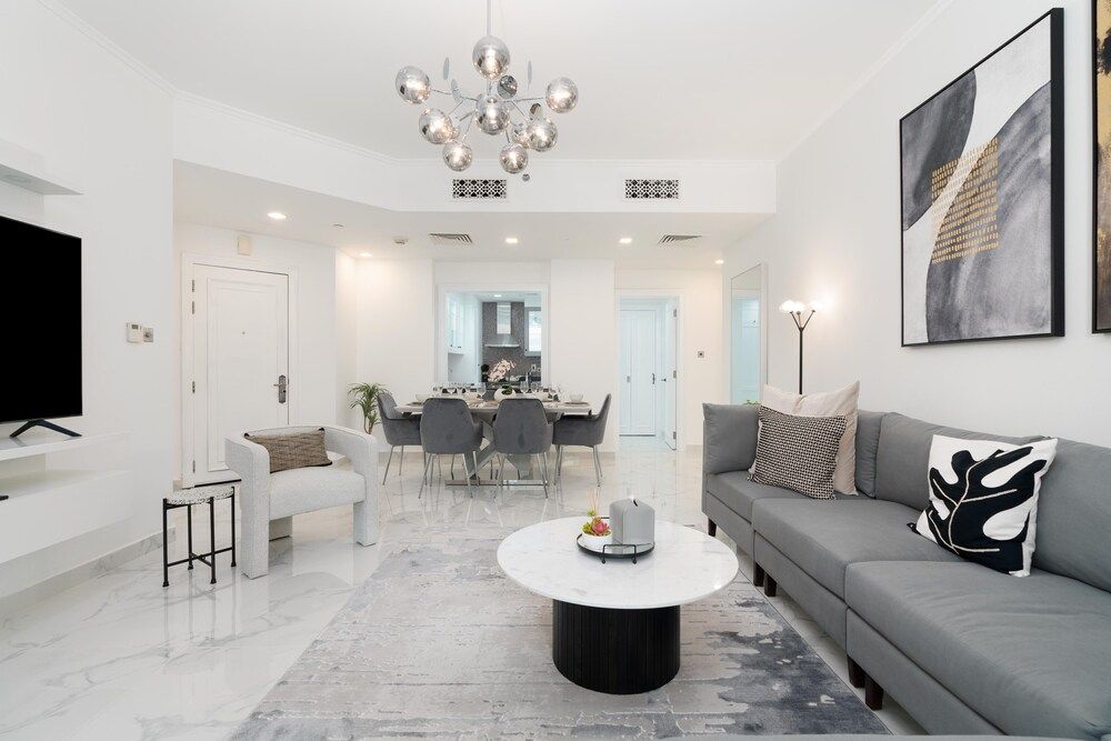 Whitesage - Fully Renovated Spacious 2BR Apt. with Burj Views