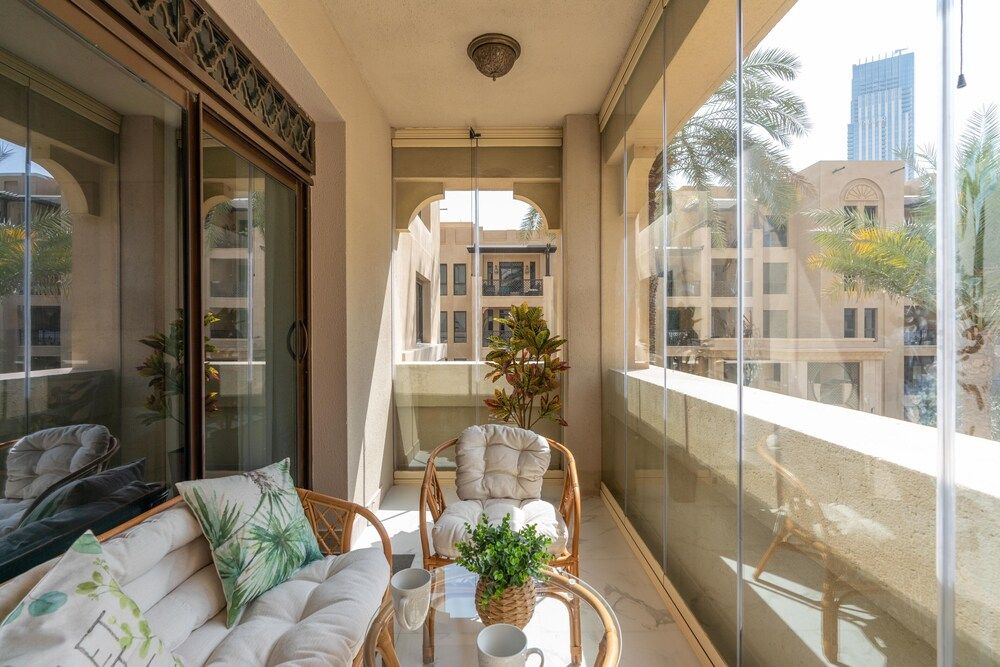 Whitesage - Fully Renovated Spacious 2BR Apt. with Burj Views