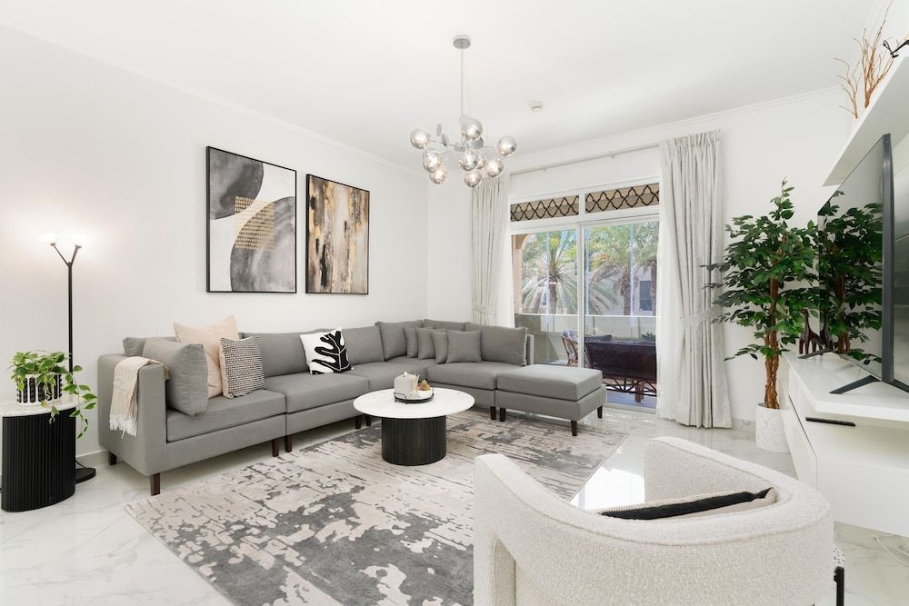 Whitesage - Fully Renovated Spacious 2BR Apt. with Burj Views