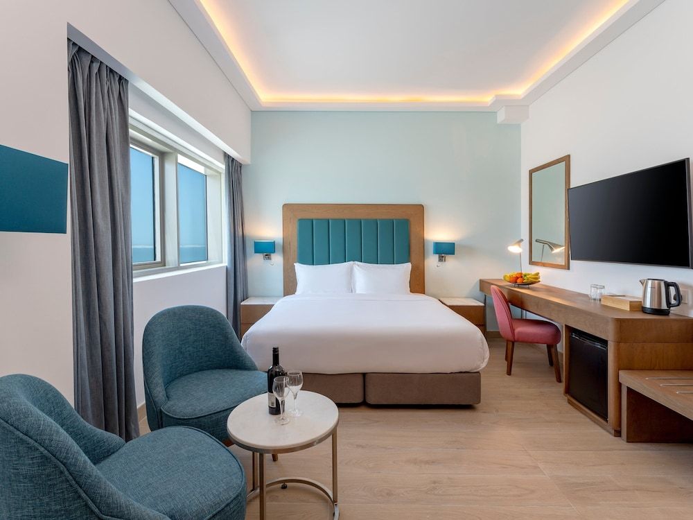 Standard Room, 1 King Bed, City View