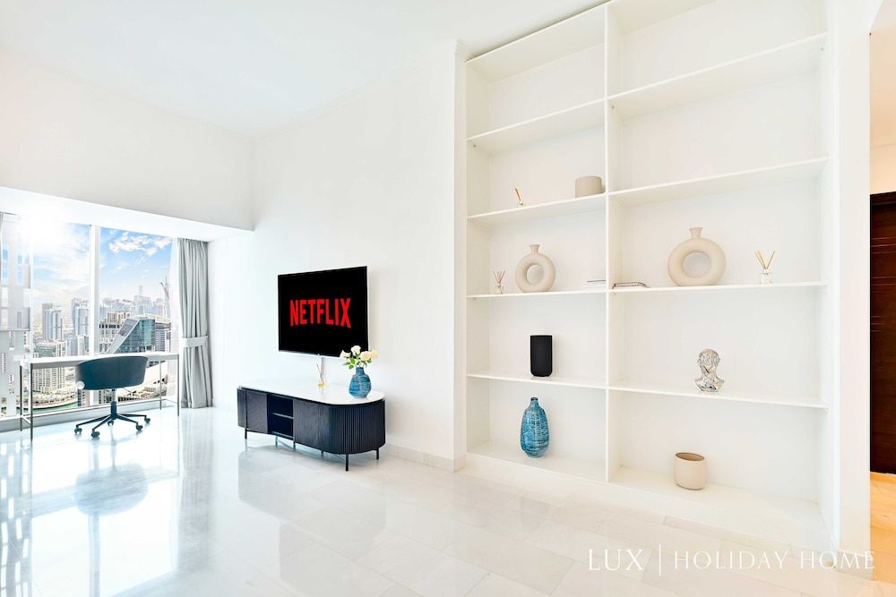 LUX  Cayan Superior Suite 4 Dubai Marina
