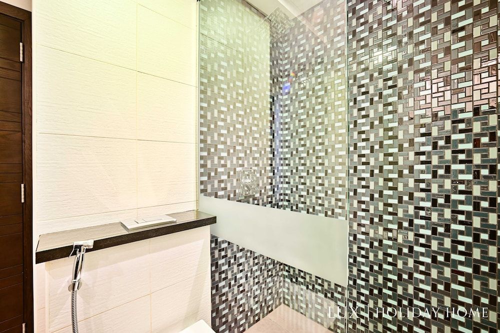 LUX  Cayan Superior Suite 4 Dubai Marina