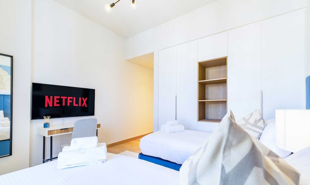 LUX  The La Rive Sea View Suite