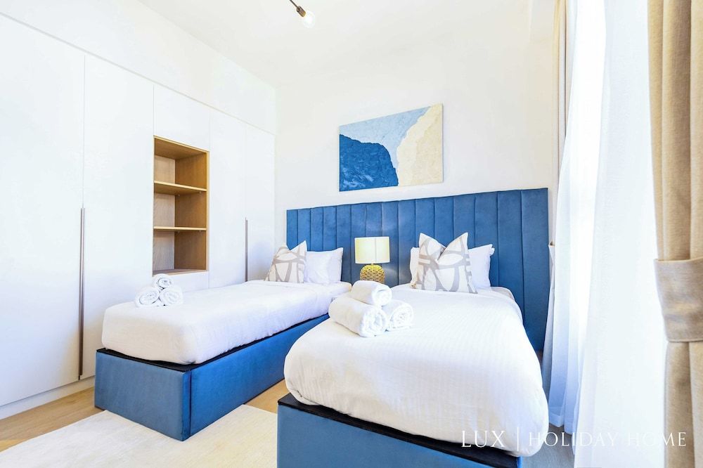 LUX  The La Rive Sea View Suite