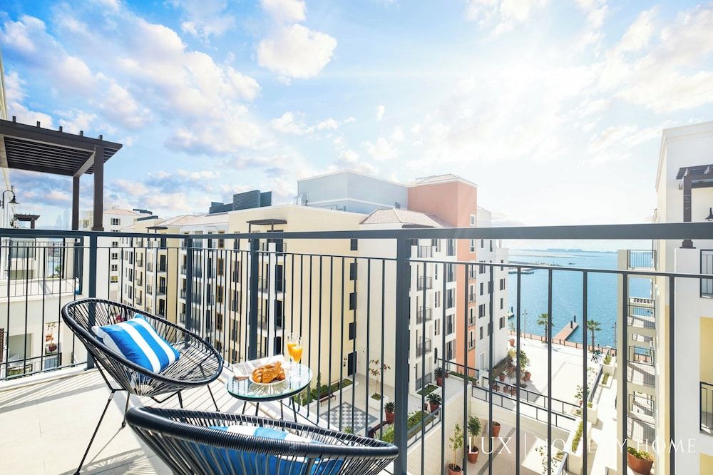 LUX  The La Rive Sea View Suite