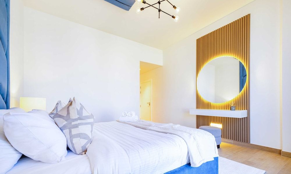 LUX  The La Rive Sea View Suite