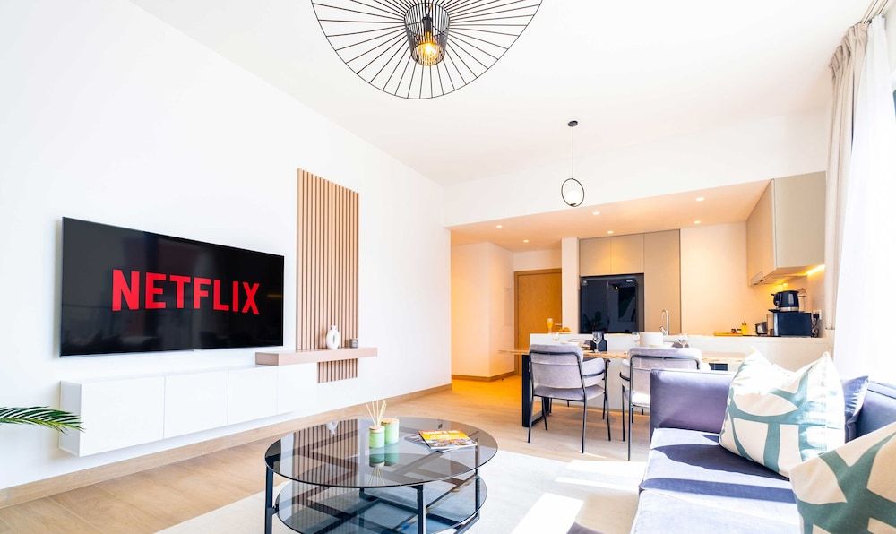 LUX  The La Rive Sea View Suite
