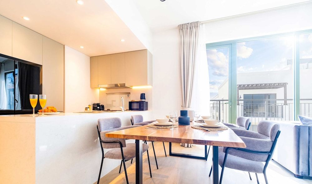 LUX  The La Rive Sea View Suite