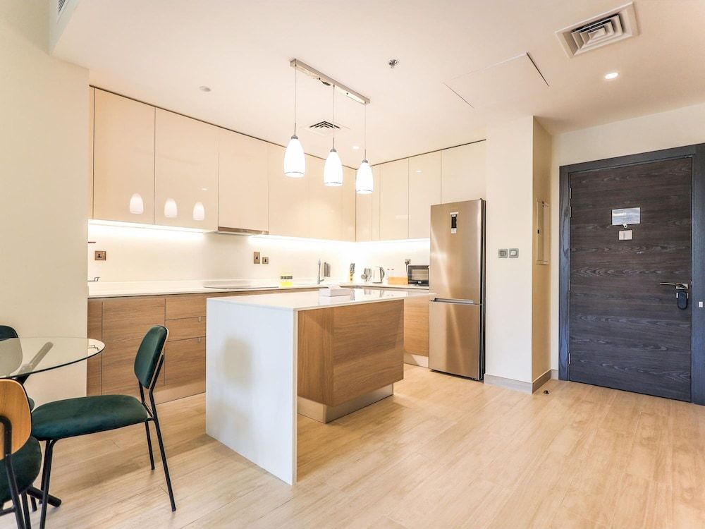 Elite LUX Holiday Homes - Captivating 1BR Apt Games Pool Gym in Arjan Dubai