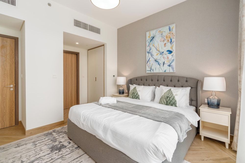 Whitesage - Super Spacious Apt with Dubai Garden Glow Views