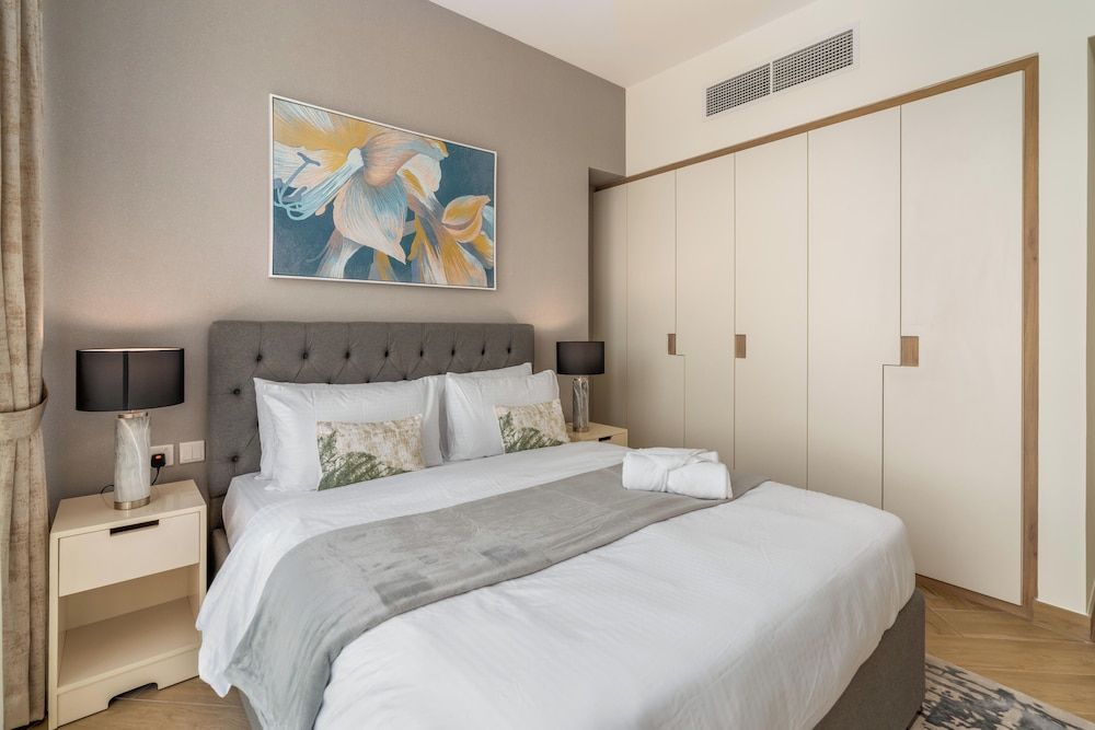 Whitesage - Super Spacious Apt with Dubai Garden Glow Views