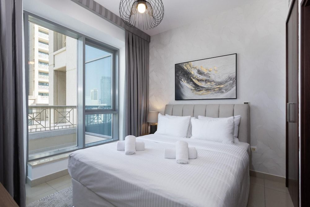 Luxury 2BR Downtown Apt With Burj Khalifa View Apartment 5