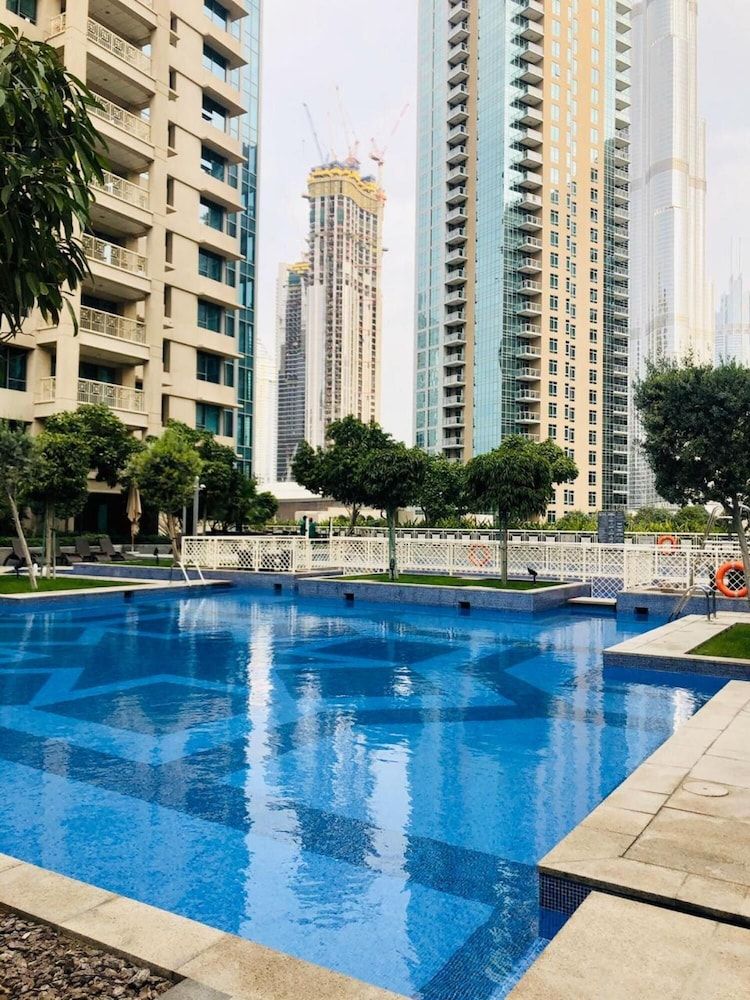 Luxury 2BR Downtown Apt With Burj Khalifa View Apartment 25