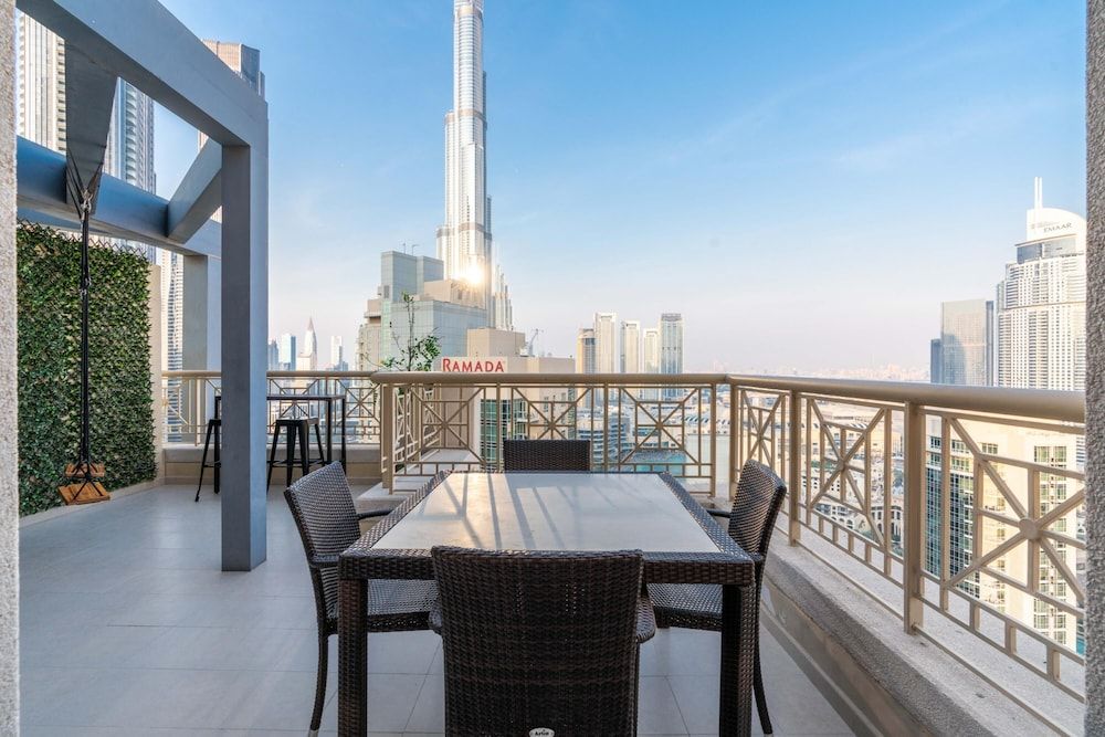 Luxury 2BR Downtown Apt With Burj Khalifa View Apartment 54