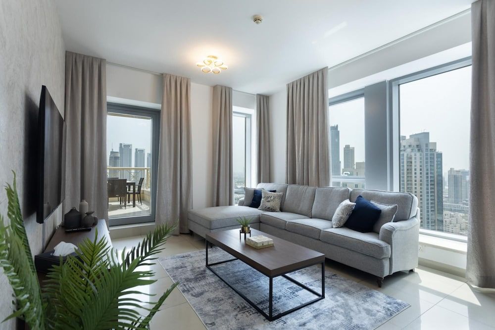 Luxury 2BR Downtown Apt With Burj Khalifa View Apartment 3
