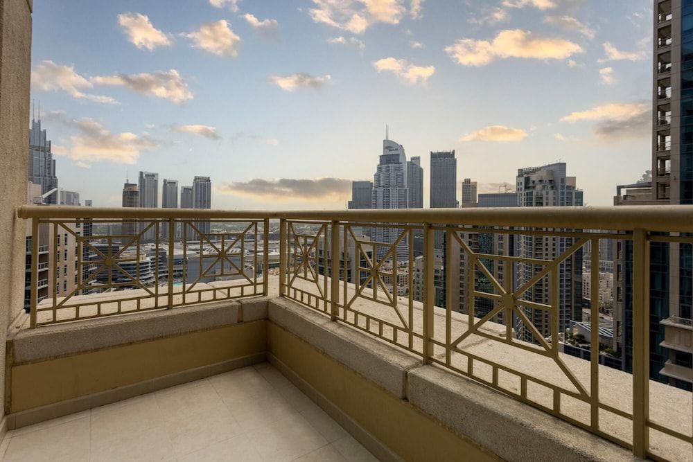 Luxury 2BR Downtown Apt With Burj Khalifa View Apartment 19