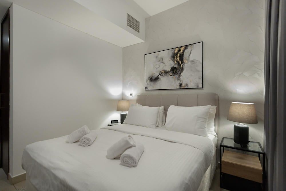 Luxury 2BR Downtown Apt With Burj Khalifa View Apartment 9