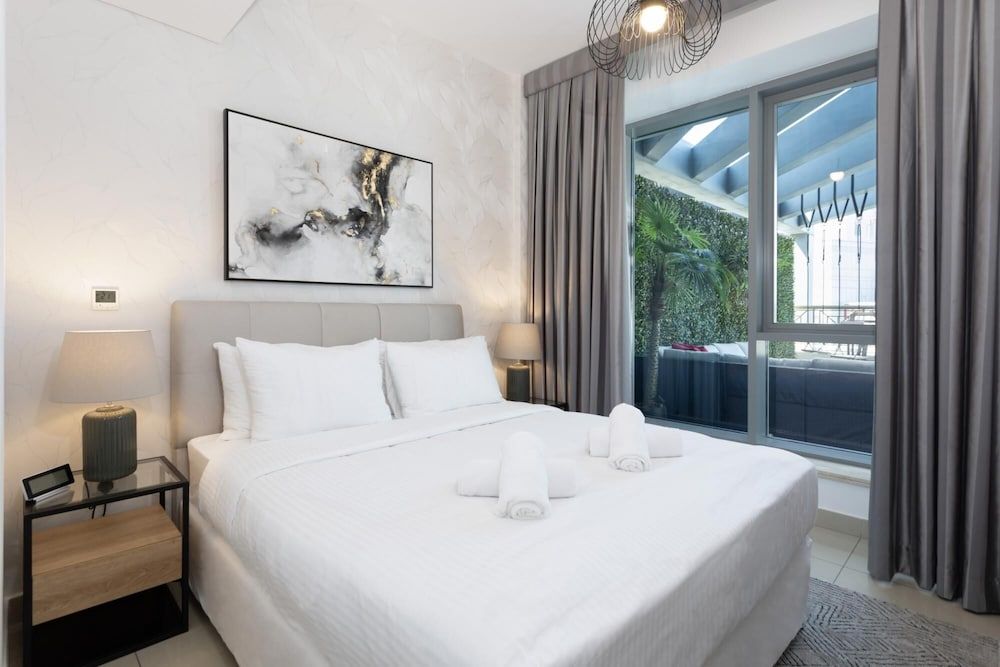 Luxury 2BR Downtown Apt With Burj Khalifa View Apartment 4