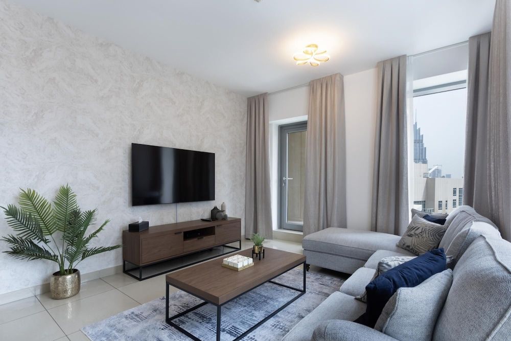 Luxury 2BR Downtown Apt With Burj Khalifa View Apartment 6