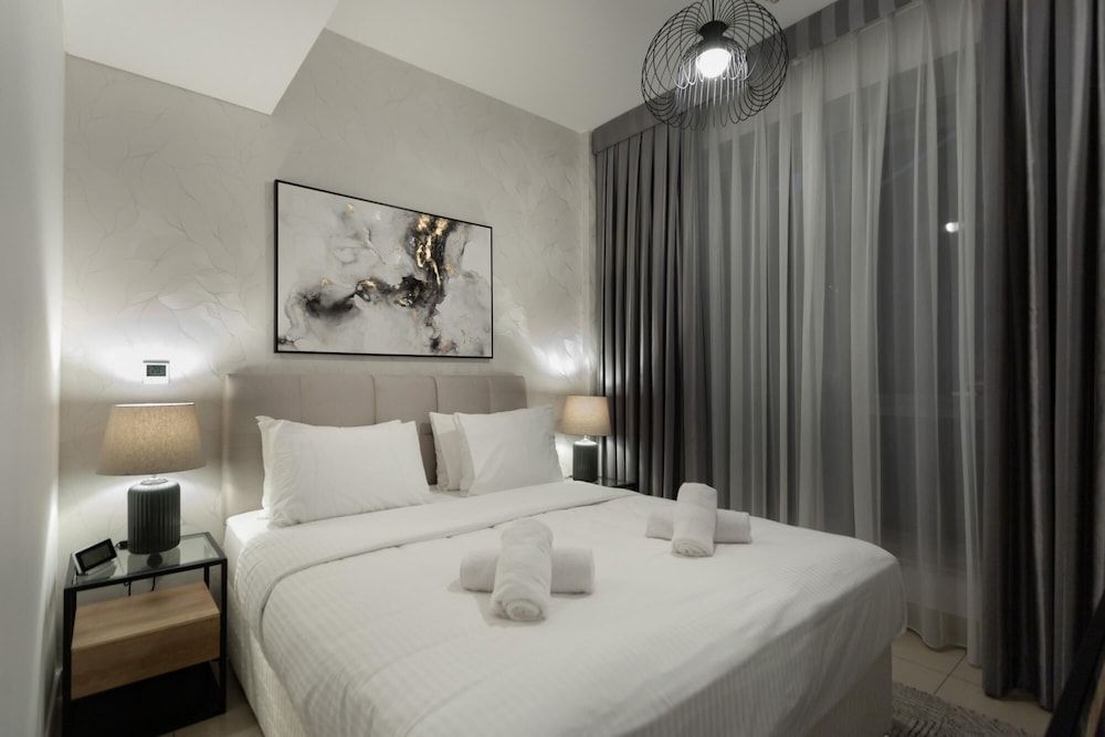 Luxury 2BR Downtown Apt With Burj Khalifa View Apartment 8