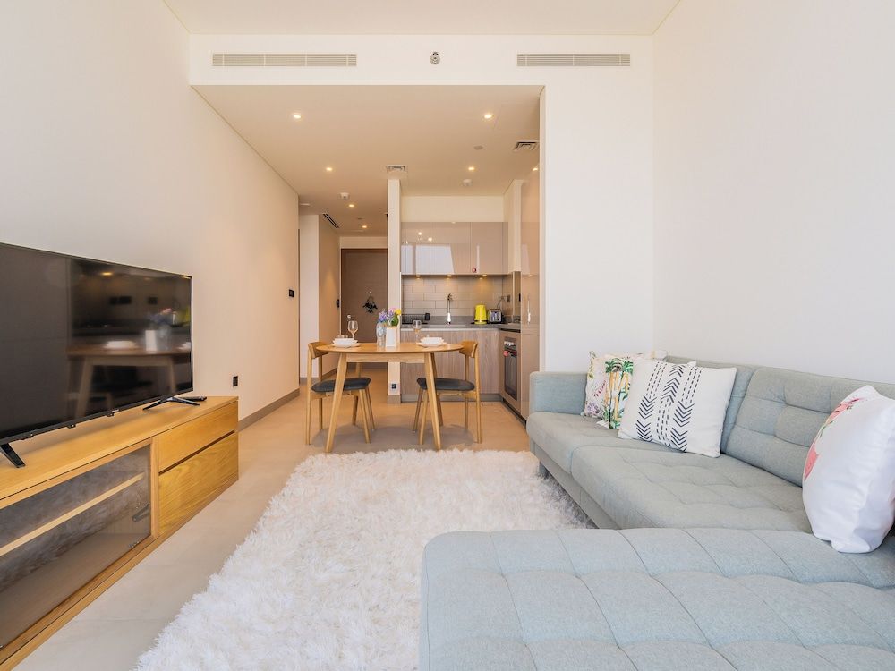 Beautiful Cityscape Views From This Urban Retreat