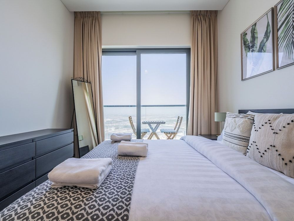 Beautiful Cityscape Views From This Urban Retreat