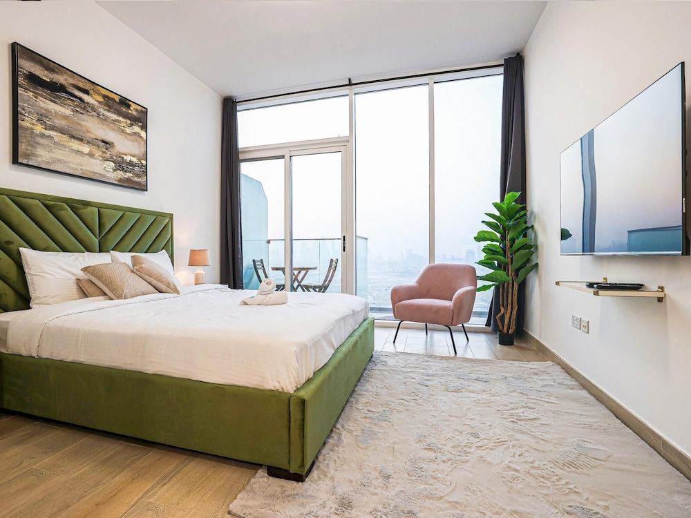 Elite LUX Holiday Homes - Bloom Studio Luxury Meets Leisure in JVC Dubai