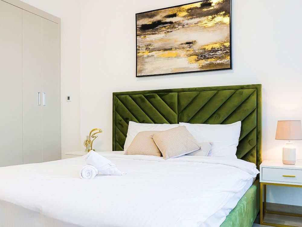 Elite LUX Holiday Homes - Bloom Studio Luxury Meets Leisure in JVC Dubai