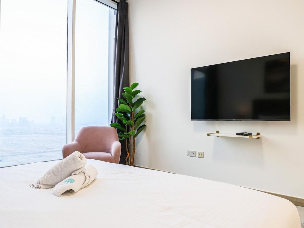 Elite LUX Holiday Homes - Bloom Studio Luxury Meets Leisure in JVC Dubai