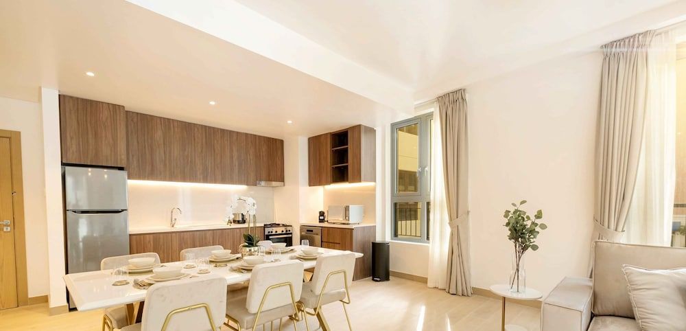 LUX  The La Mer by The Sea Suite 4
