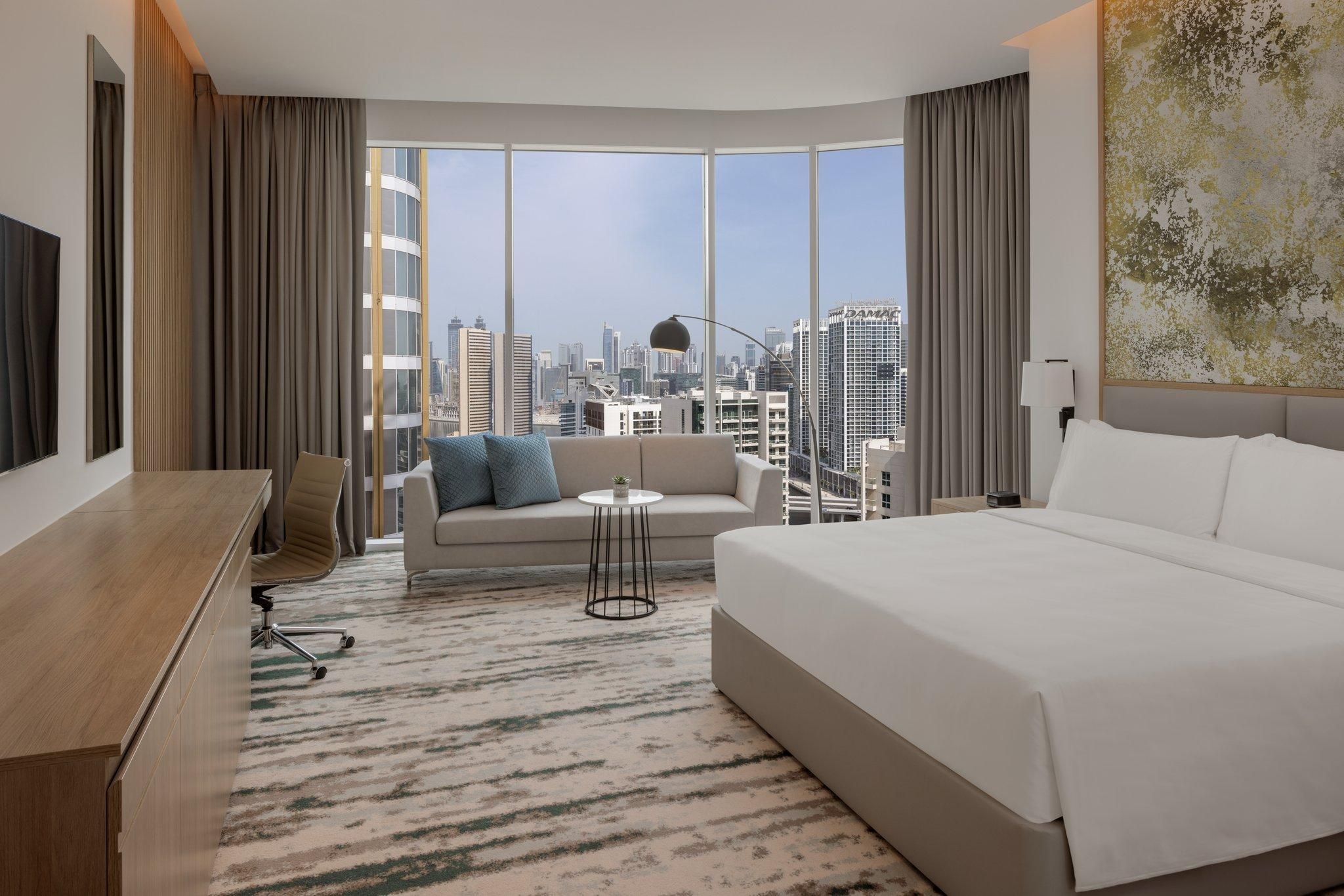 1 King Premium Corner Room Smoking