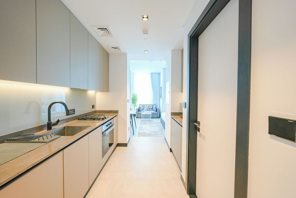 Yogi - Stylish Loft With Balcony Overlooking City Views
