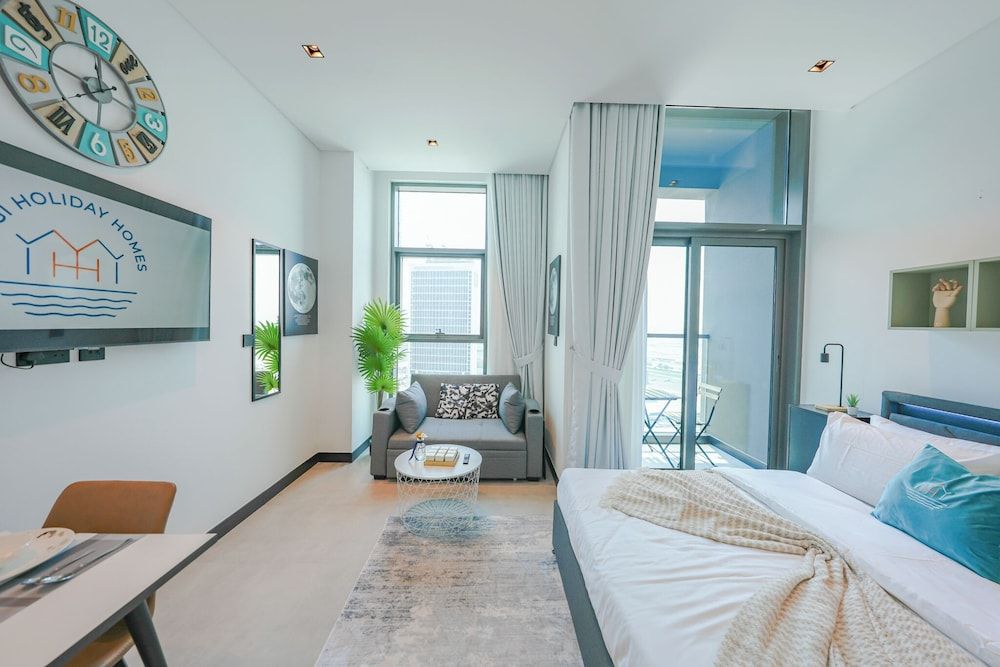 Yogi - Stylish Loft With Balcony Overlooking City Views