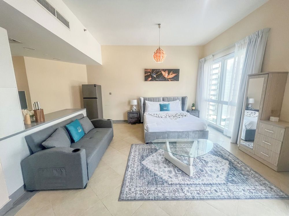 Yogi - Snug Studio With City Views, Perfect For Couples