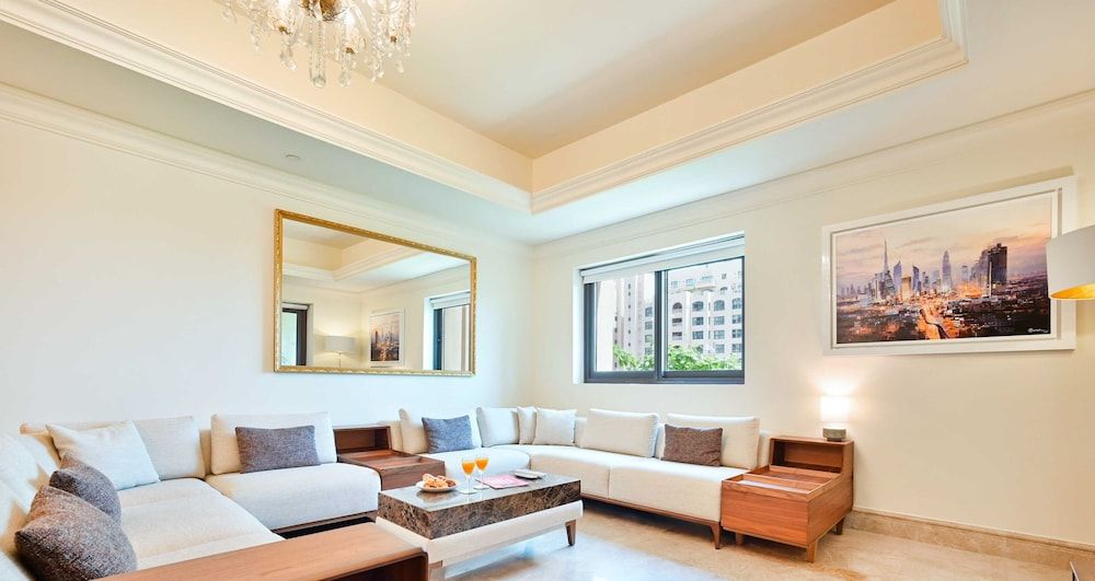 LUX  The Elegant Fairmont Palm Suite