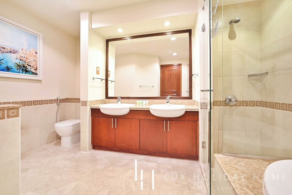 LUX  The Elegant Fairmont Palm Suite