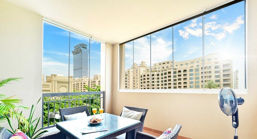LUX  The Elegant Fairmont Palm Suite