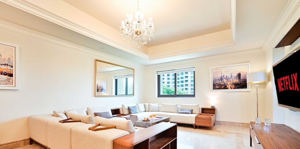 LUX  The Elegant Fairmont Palm Suite