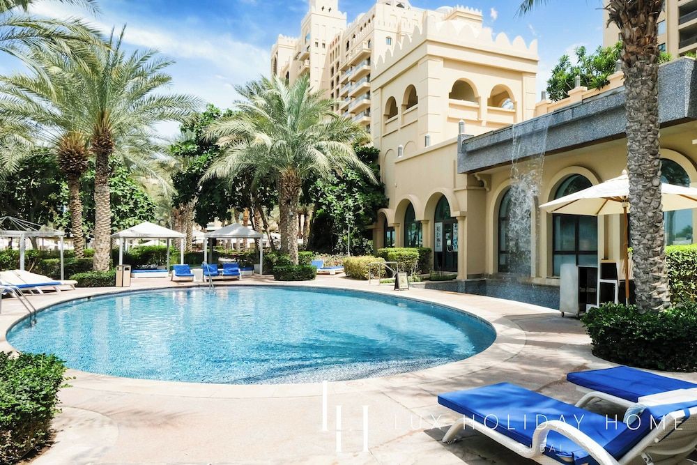 LUX  The Elegant Fairmont Palm Suite