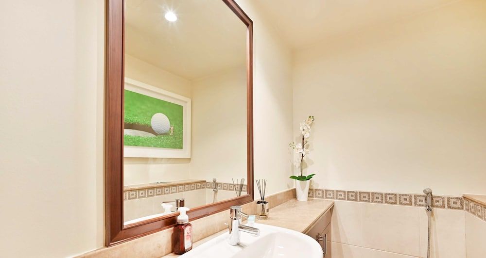 LUX  The Elegant Fairmont Palm Suite