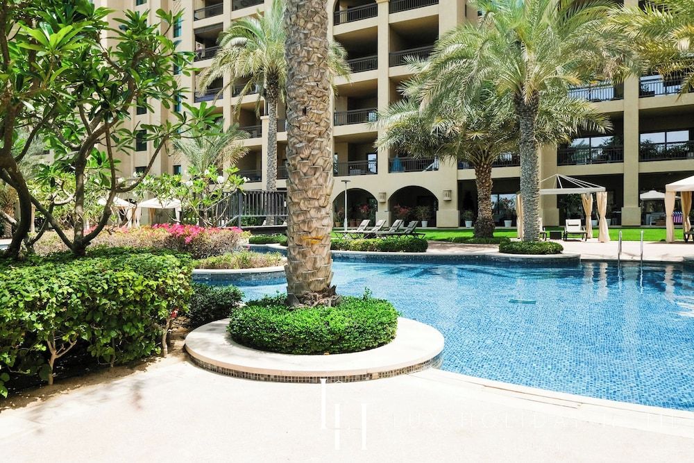 LUX  The Elegant Fairmont Palm Suite