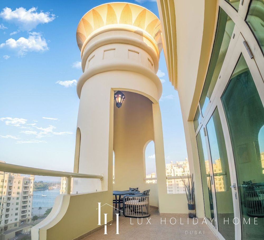 LUX The Shoreline Penthouse Suite